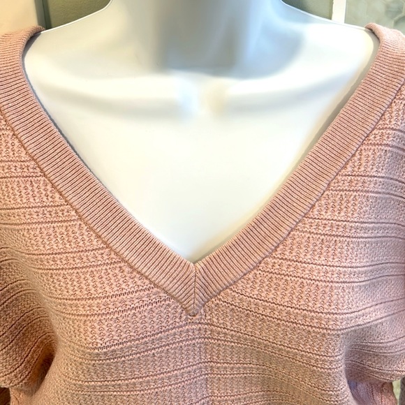 Flattering WHBM sweater! - Picture 2 of 6